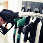 Giá xăng E5RON92 tiếp tục giảm gần 1.000 đồng/lít