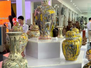 Hà Nội triển lãm các sản phẩm OCCOP, gốm sứ, sơn son thiếp vàng 2025